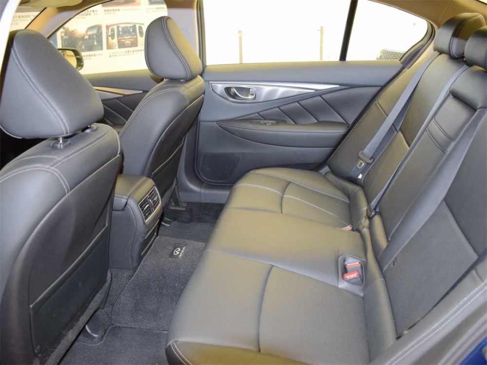 评价一台车的舒适性,首要考究的是空间,如果在空间得不到保证的情况下