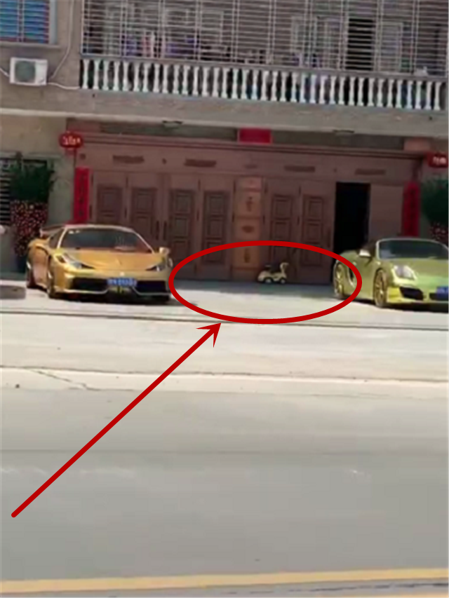 张越家楼下的4台车,每台不低于百万,最贵的劳斯莱斯不在