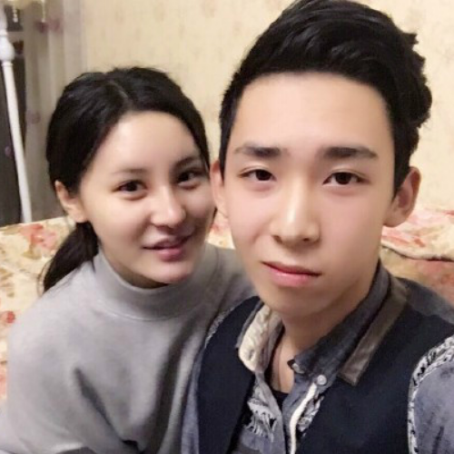 杨馥宇《变形计》后,再次与黄圣杰线下见面,二人见面如同老友_腾讯