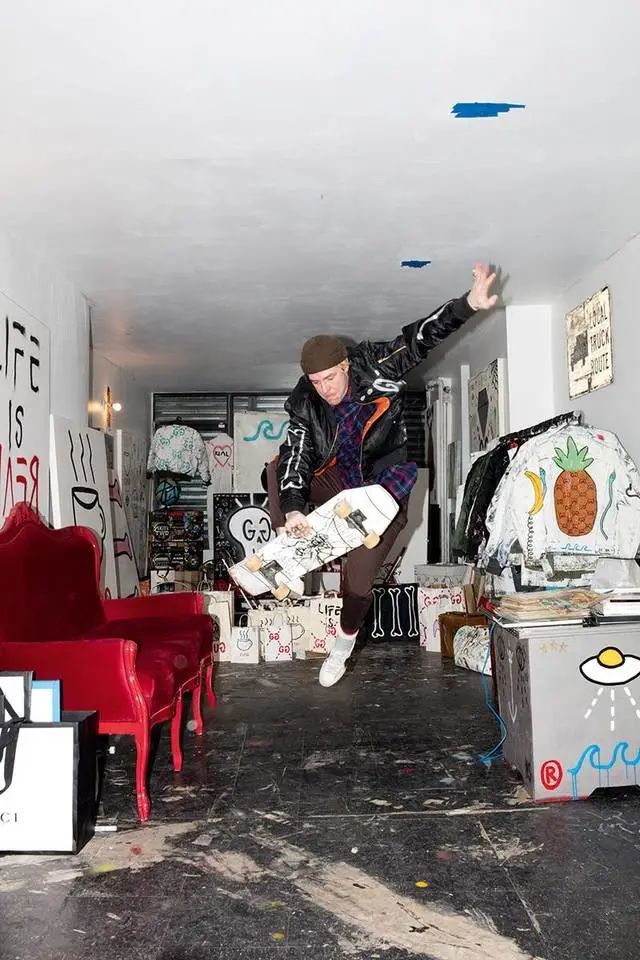 有必要给大家做个科普 trevor andrew,纽约布鲁克林跨领域设计师,艺术