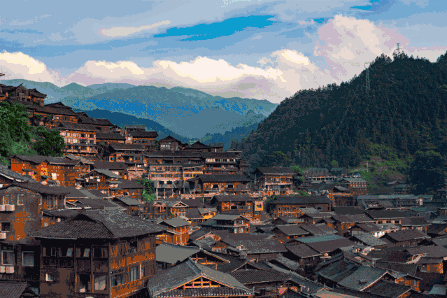 还能驱车前往神秘的川西,在新都桥赏大自然的油画,在四姑娘山一睹东方