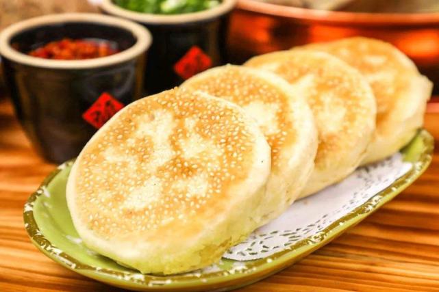 赏完花之后,当然就到了吃李子的季节,李子作为清河特产之一,当是人杰