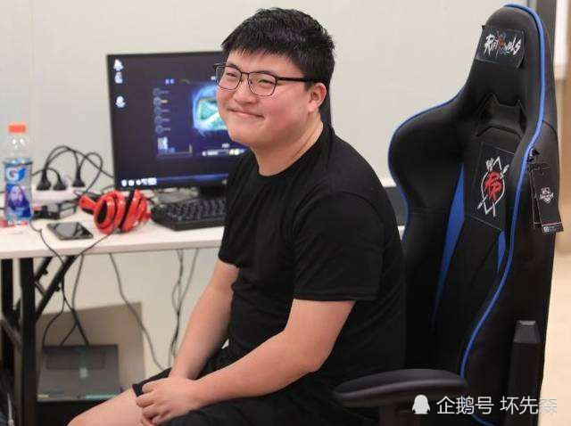 Uzi国服被彻底打懵,直播回归韩服Rank,胜率高达73%