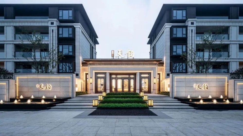 打起来了!镇江16家豪宅上演撕x大战!场面一度混乱!