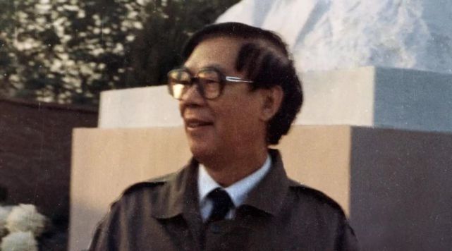 柏杨诞辰100周年丨“独家”背影，我的父亲柏杨_腾讯新闻