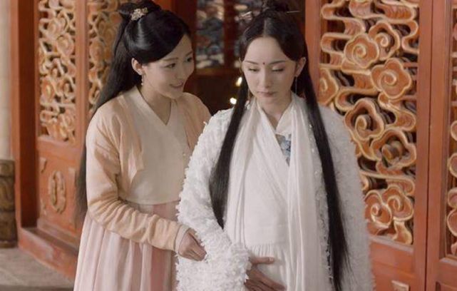 女主角,但效果比女主还强,成为皇后的时候,有一段剧情描述怀孕的状态