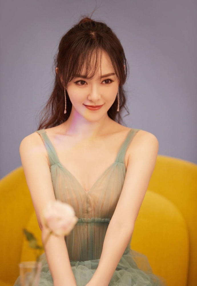 唐嫣和杨洋合作的《亲爱的医生》这个剧名跟杨幂和刘诗诗的新剧剧名很