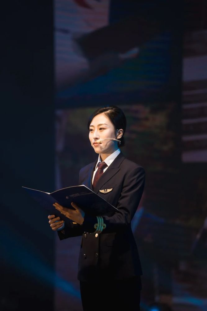 铿锵女飞 自带光芒