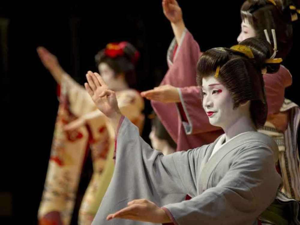 折扇在中国古代是才子标配在日本古代折扇是用来干什么的