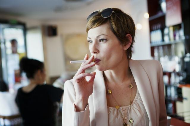 从抽烟的姿势看他的性格