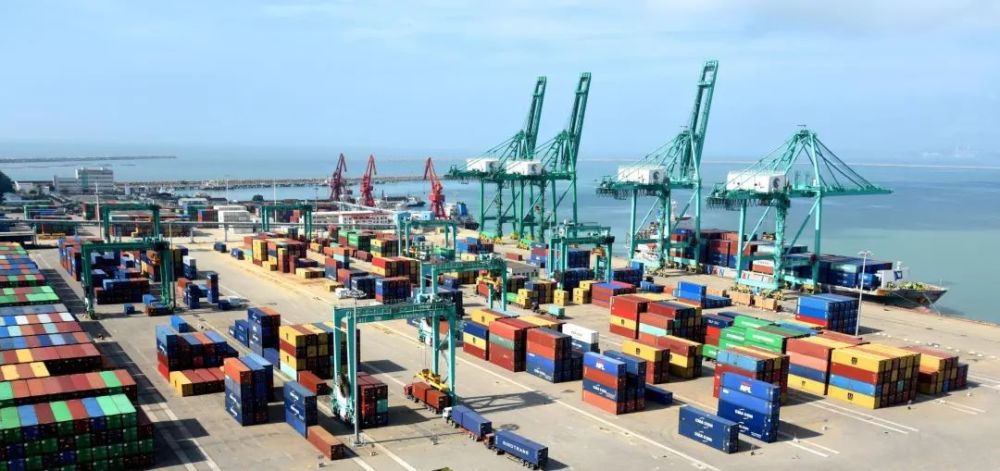 乘风破浪帼国英姿何飒爽忆新中国第一位女引航员李正容