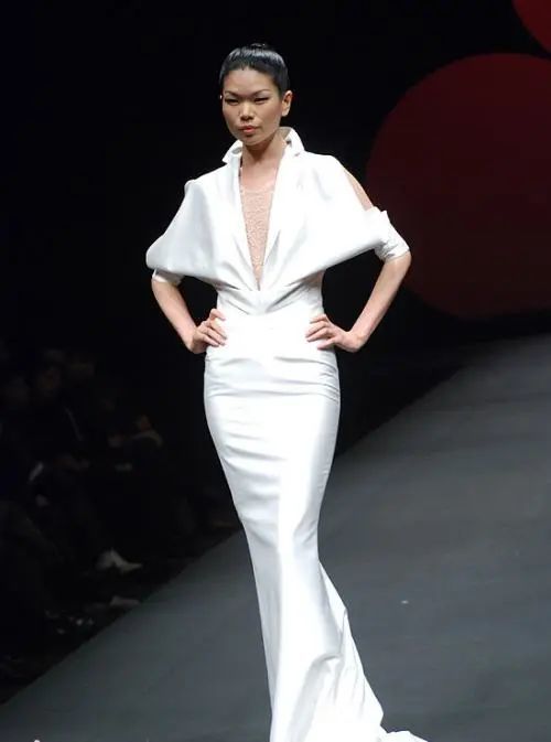 最丑超模吕燕活成了豪门:创业身价过亿,半个娱乐圈都是她的朋友