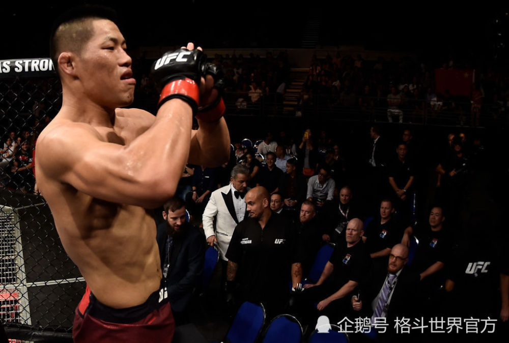 2020ufc李景亮世界排名_UFC也有菜鸡!方便反击李景亮,世界三流拳手、打地