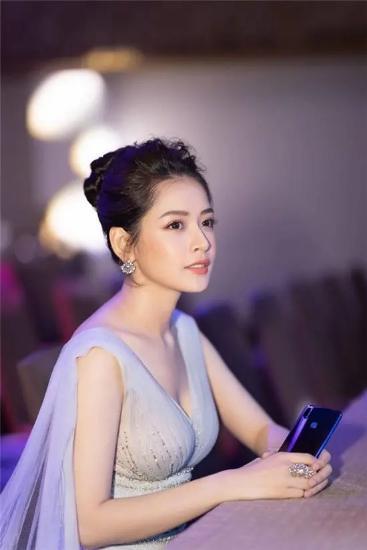 华为越南代言人被称为越南第一美女网友秒杀98的女星