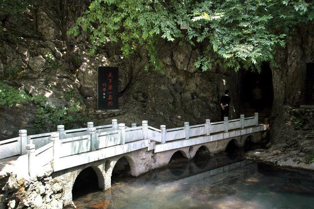 褒禪山,舊稱華山,位於含山縣城東北7.5公里處.