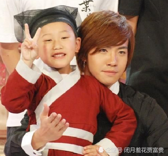 还记得天天向上里的阿毛吗如今颜值像开挂完全不输小鲜肉