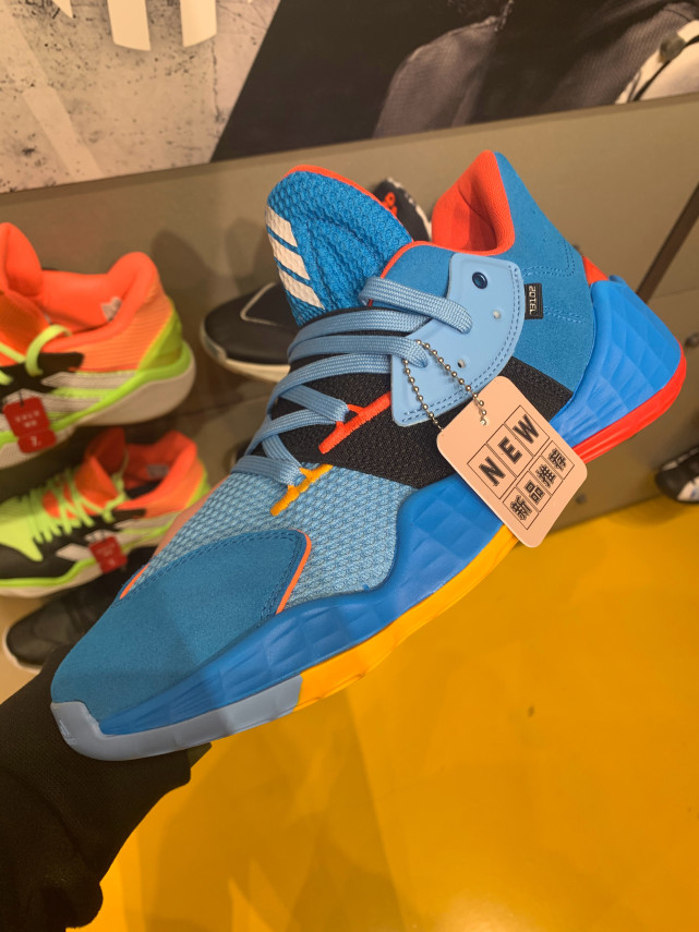 阿迪达斯 哈登4代战靴新配色曝光