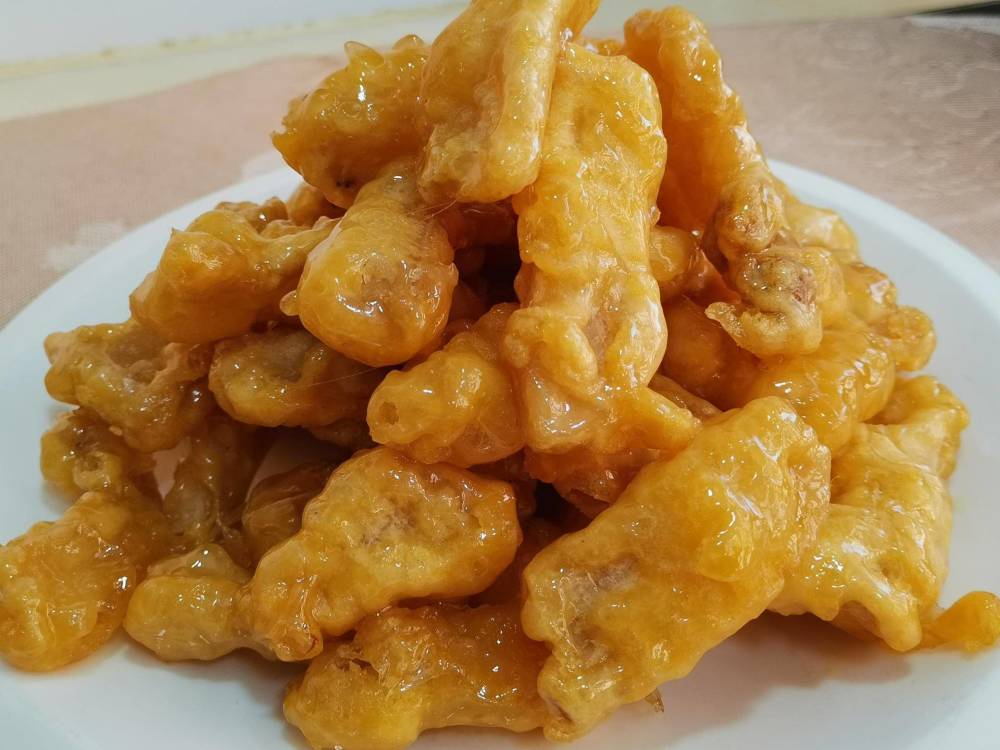 厨师聚会当中很抢眼的菜酥白肉做的赞不绝口这菜比我岁数大