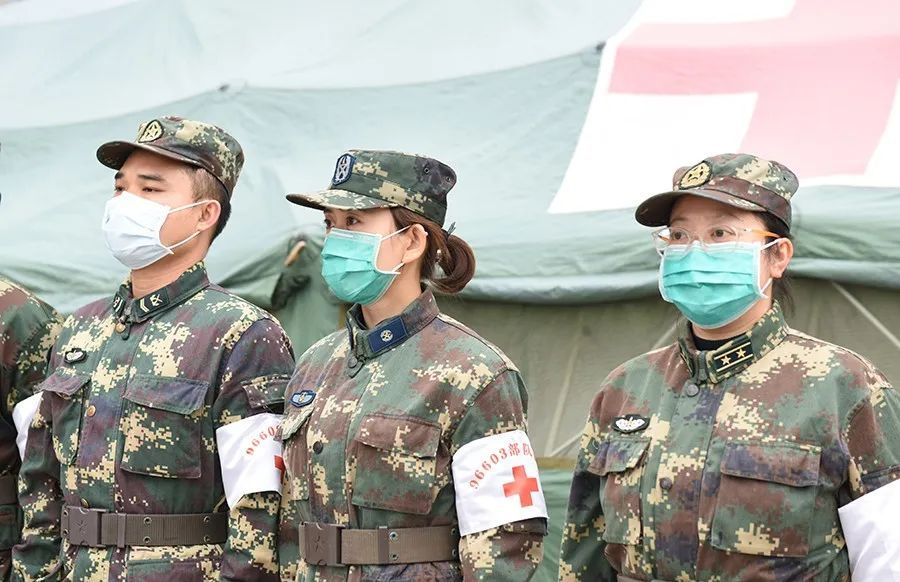 一袭白衣绽放美丽天使