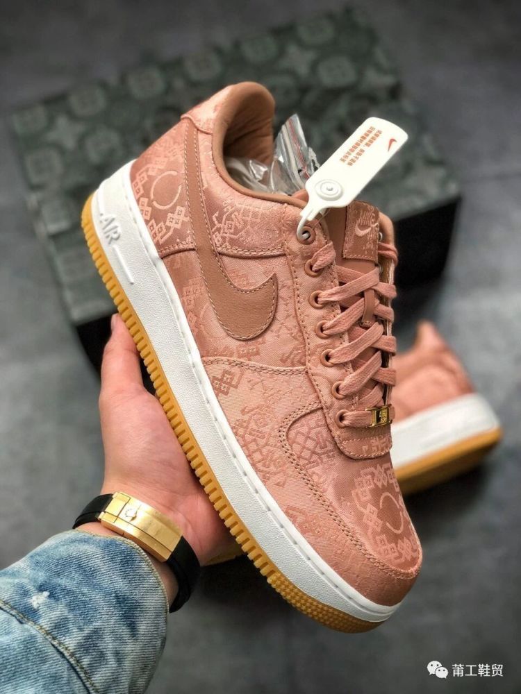 clot x nike air force 1玫瑰金配色,和往常一样,丝绸系列暗藏的惊喜