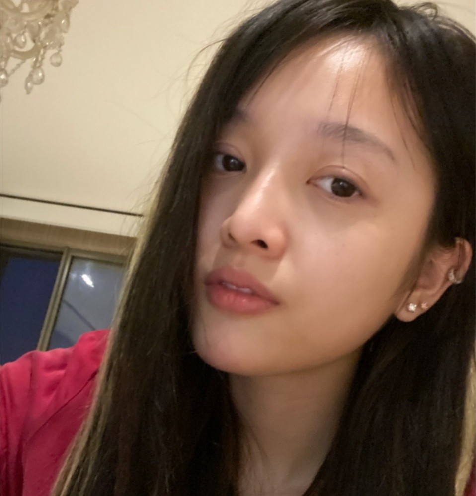 火箭少女最新营业照同样是素颜出镜傅菁凭侧脸就稳赢孟美岐吴宣仪等人