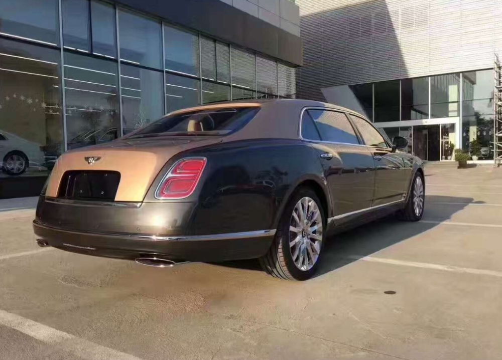 它就是克拉特凡尔赛65宾利慕尚加长防弹车,按道理说这么特