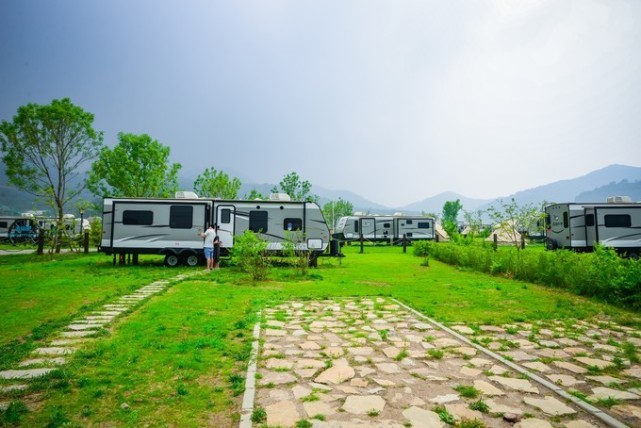 白天嗨玩晚上睡帐篷观星亚洲最大的房车露营基地就在北京