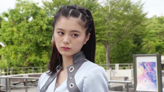 朋友和丈夫都是假面骑士,但仔细想了想,drive中的诗岛雾子,比亚树子