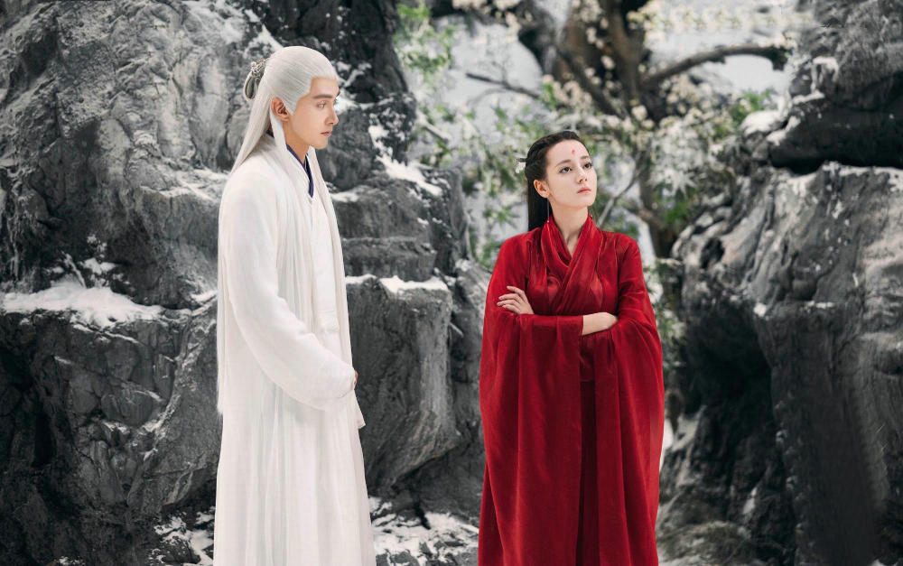 只是两年的时间,娱乐圈风云变幻,迪丽热巴2019年,因为没有作品上映