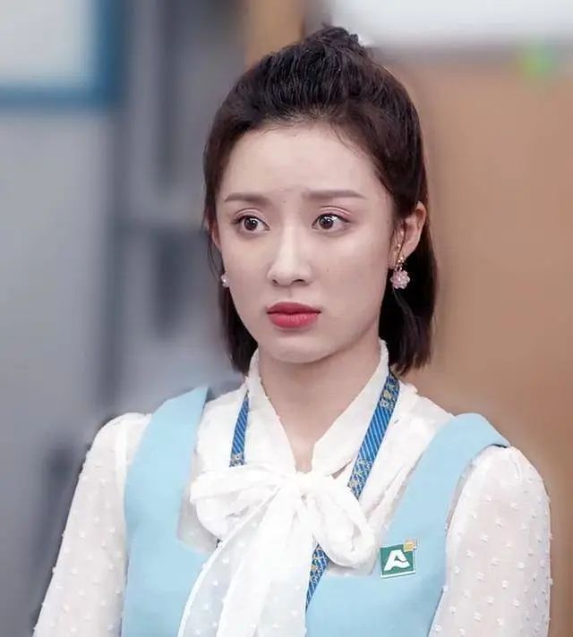 安家朱闪闪耳环暗藏玄机