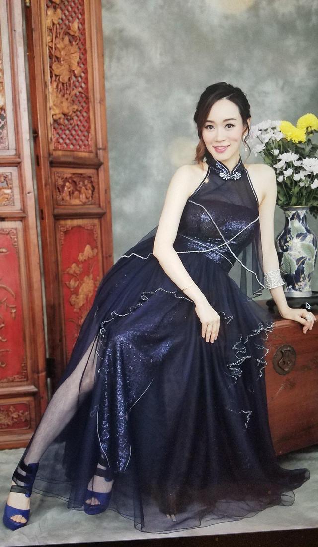 杨思琦凹凸有致身材曲线性感撩人的同时却又有迷人的古典韵味