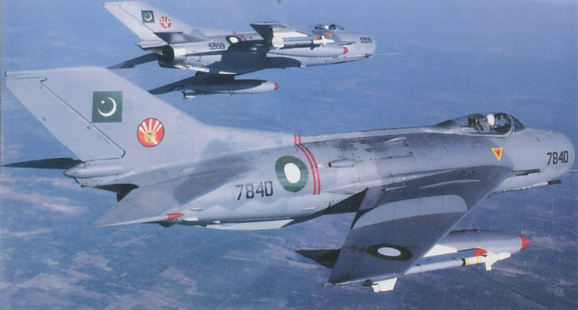 巴基斯坦装备的f-6(即歼-6)