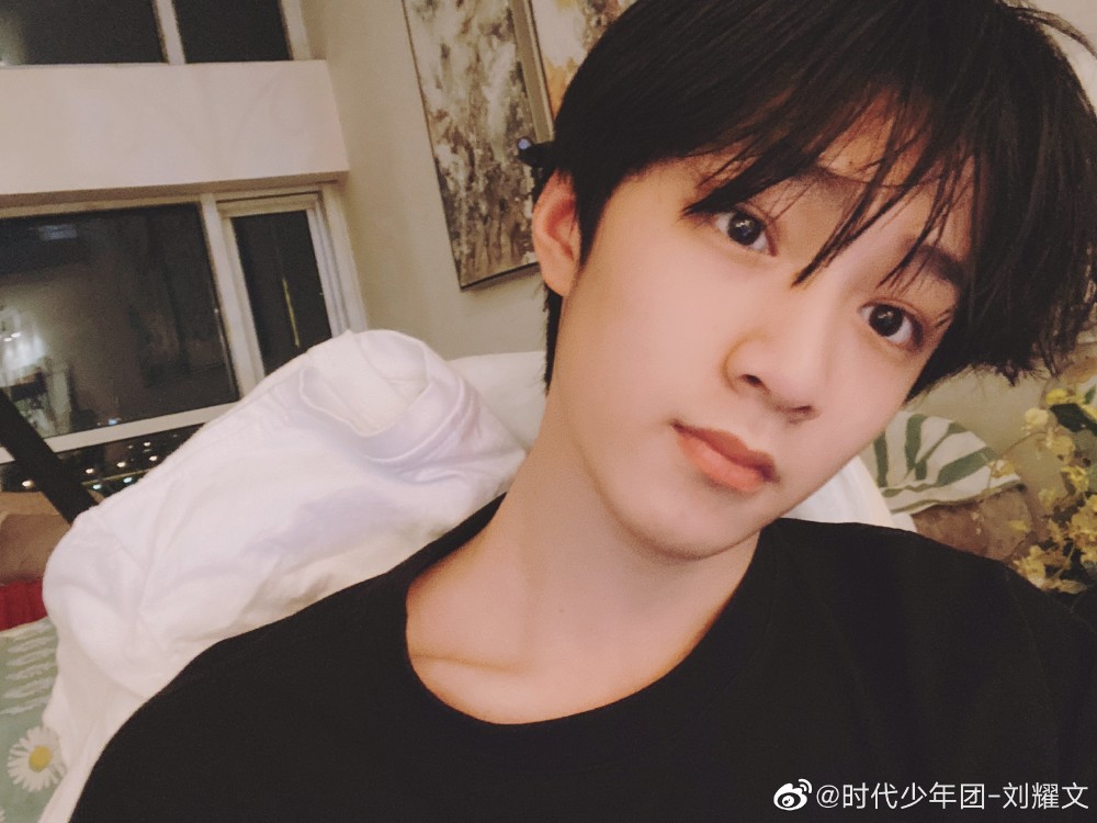 疑私生饭给14岁男偶像装追踪器,发文态度嚣张,偶像系tfboys师弟