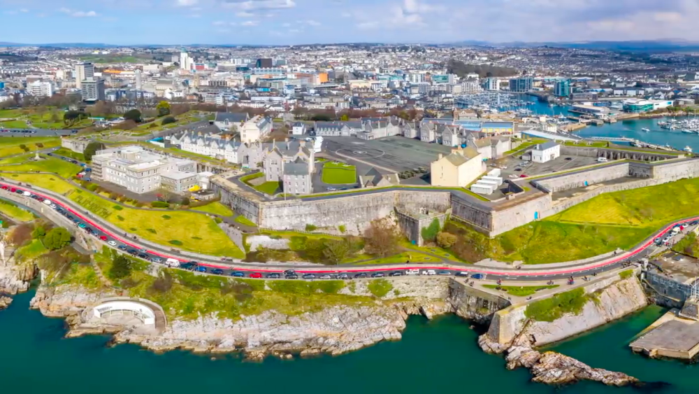 曾经的普利茅斯然而现在的普利茅斯不再是以前的普利茅斯了,看看现在