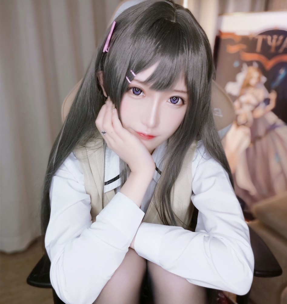 "鉴腿家"点评腐团儿长腿,直言只能从侧面看,小腿很弯全靠ps?