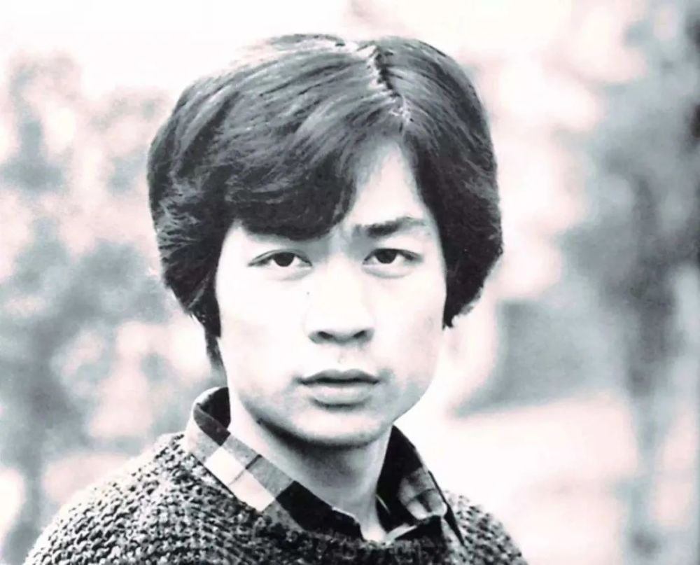 张枣你连同你的书都会磨成芬芳的尘埃