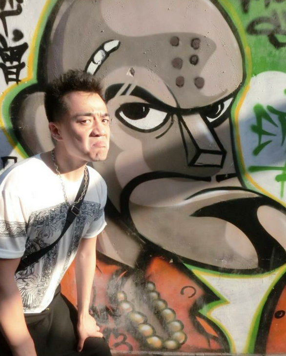 安家的秦涛戏外凭霸王别姬出道拍武打戏时曾险些丧命