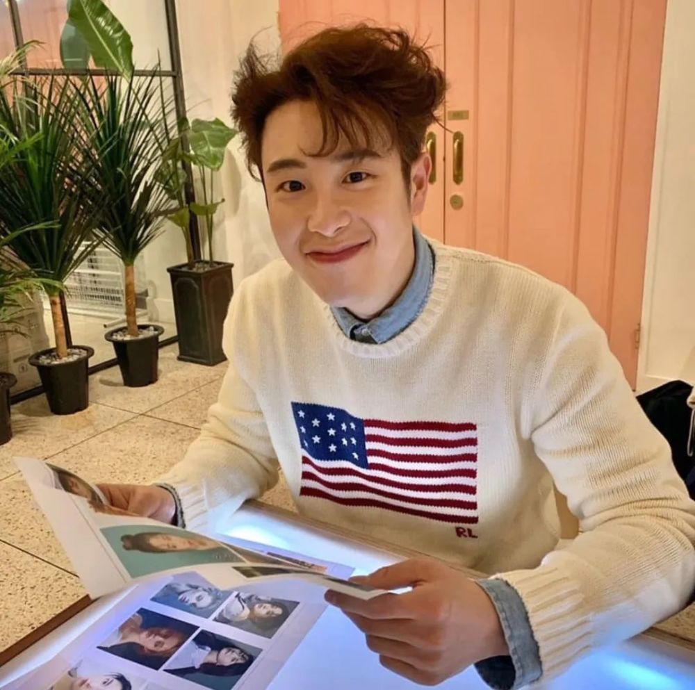 简洁干净的造型再配上一张天然呆的脸,ins照片随便翻一翻,就是理想