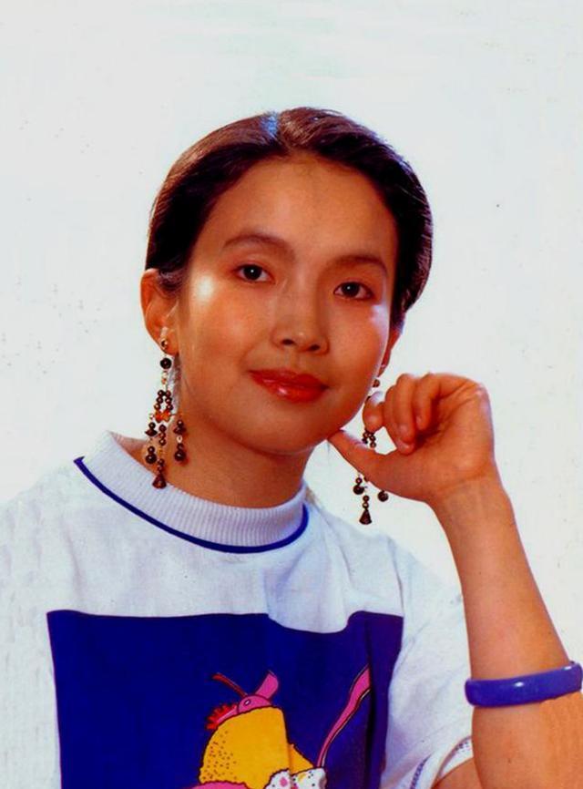 吕丽萍三段婚姻一婚给了张丰毅二婚丈夫猝死三婚嫁给孙海英