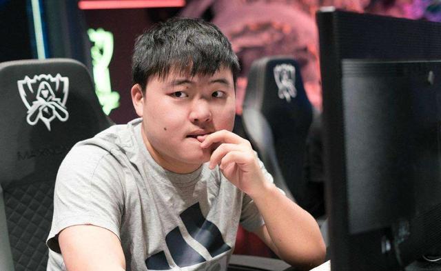 就如同大主播山泥若爆料的那样,今年uzi是没机会上场了,很可能跟厂长