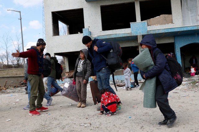 希土边境冲突持续滞留边境数万难民生存状况堪忧