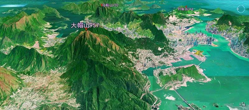 (第二高峰鳳凰山位於大嶼山上)(維多利亞灣,九龍半島和香港島;林立