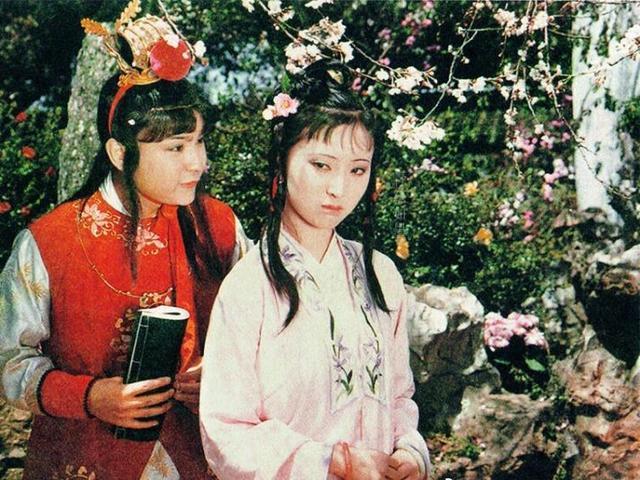 林黛玉|《红楼梦》第34回，宝玉送黛玉两块旧帕，到底有何寓意？