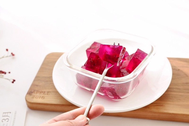 还在给孩子买果冻吃吗?其实自己在家就能做,超省事,吃着也放心