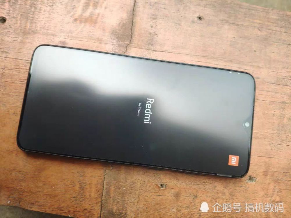 红米note8系列是去年小米手机中最受欢迎的千元机,目前note8标配版低