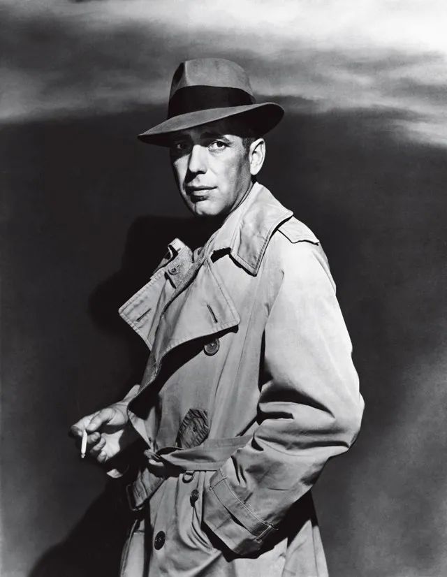 1942年在《卡萨布兰卡》中穿了风衣的Humphrey Bogart