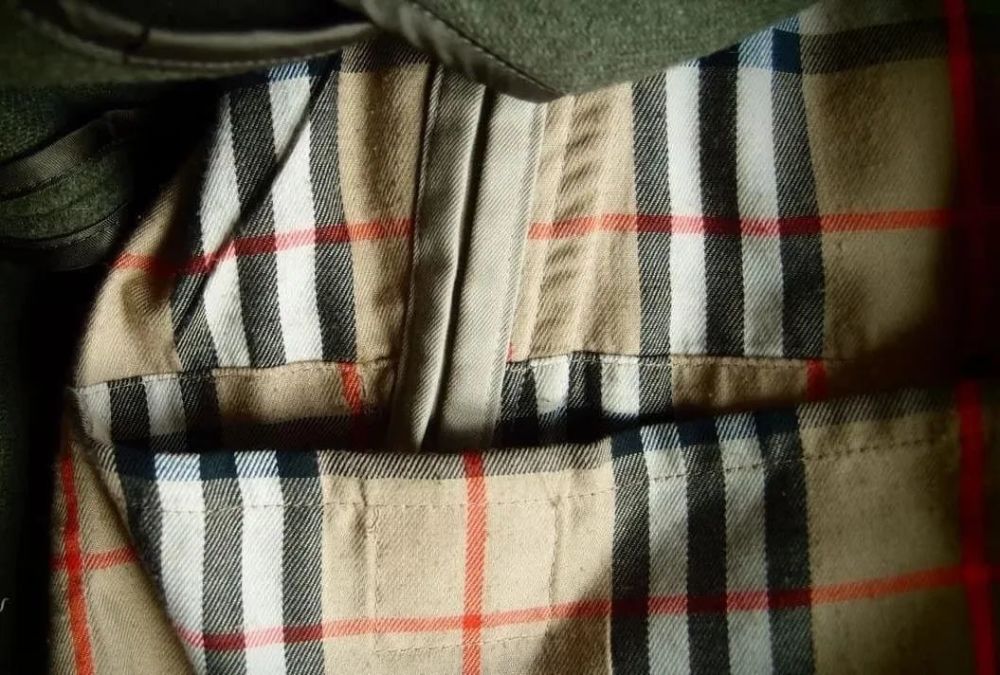 带扣的口袋（Through Storm Pockets）