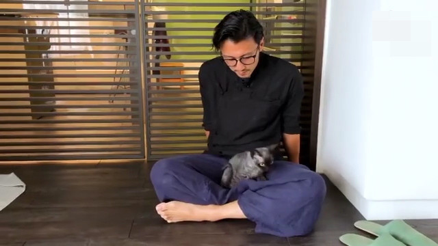 谢霆锋首晒豪宅内景装修简单温馨未见女主人王菲