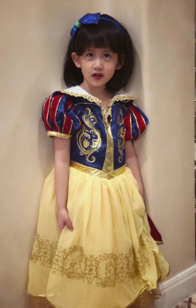 多妹给人一种机灵古怪的感觉,看到多妹的照片,我们不得不承认基因真的