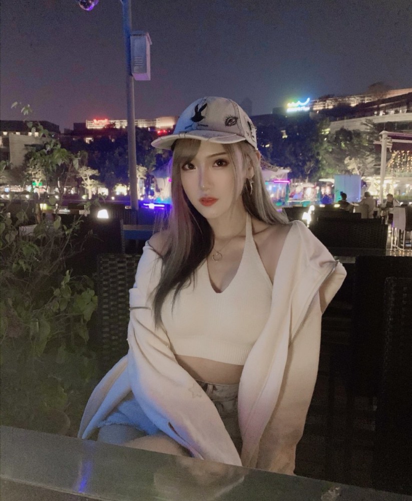 腐团儿尝试中性风,露脐装配短裤男友力爆棚,女友粉在线表白!